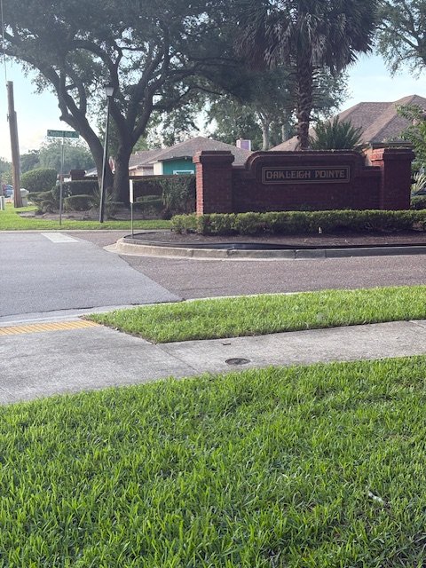 Well-maintained homes at Oakleigh Pointe